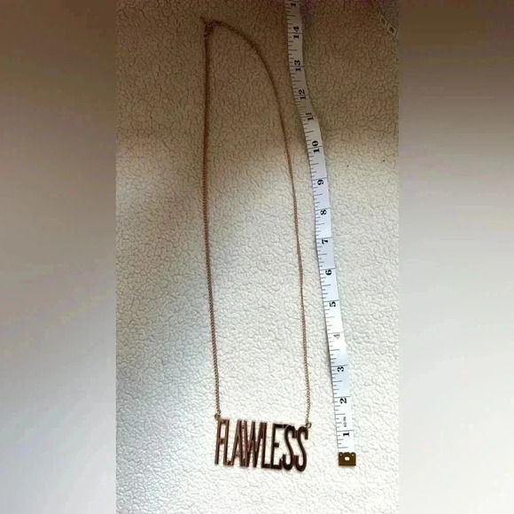 Vintage Gold Tone Flawless Pendant Necklace - Picture 4 of 4